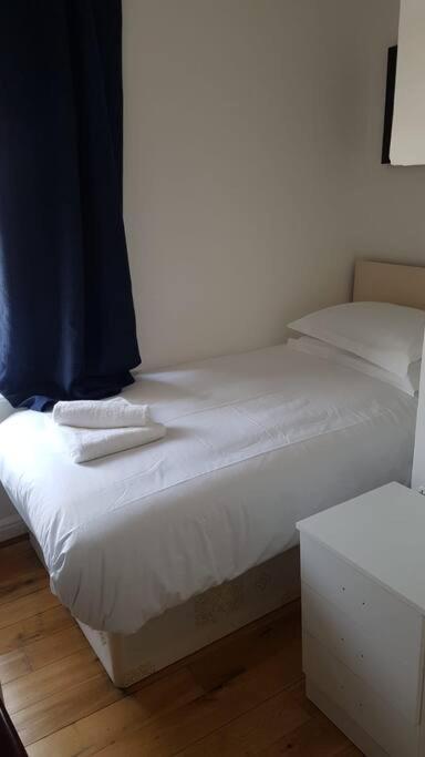F14- Single Studio Shared Shower/Toilet Near Paddington Londra Exterior foto